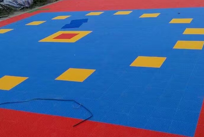拼装地板铺装哪家好