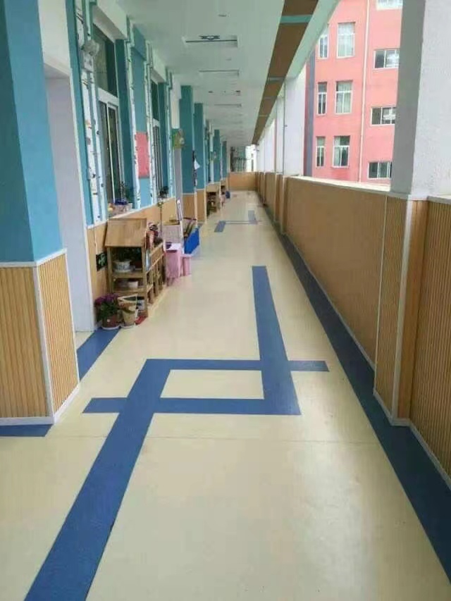 塑胶地板厂家电话